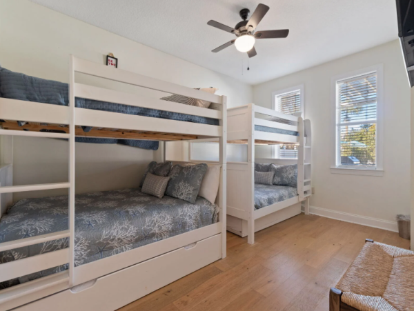 Luxurious 8 Bedroom Coastal Retreat in Destin - Perfect for Groups